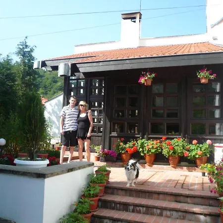 Holiday home мечтаната на реката със семейство и приятели! Ribarica